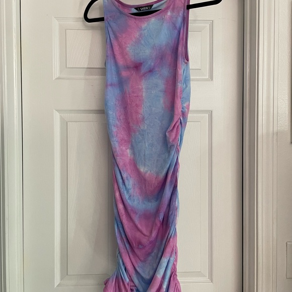 Multiple different dresses - Picture 6 of 14